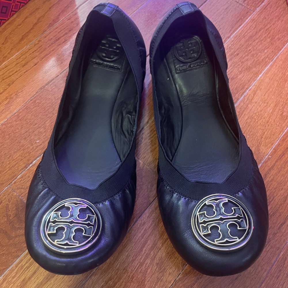 Tory Burch Black Leather Flats with Iconic Medallion